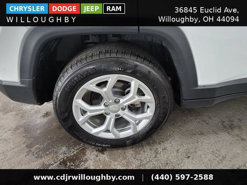 Used 2024 Jeep Compass Latitude AWD/4WD image 39