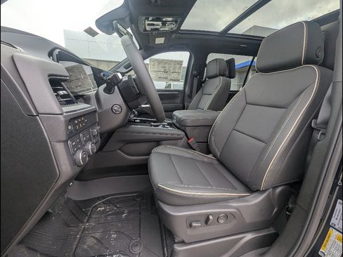 New 2026 Chevrolet Suburban Premier AWD/4WD image 13