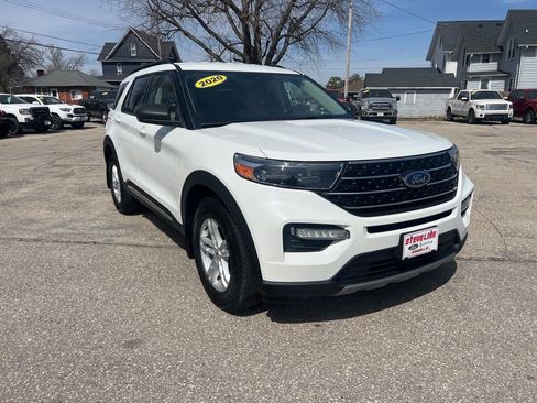Used 2020 Ford Explorer XLT w/ Equipment Group 202A AWD/4WD image 4