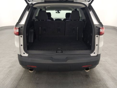 Used 2020 Chevrolet Traverse LT image 29