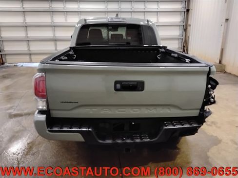 Used 2022 Toyota Tacoma TRD Sport AWD/4WD image 8