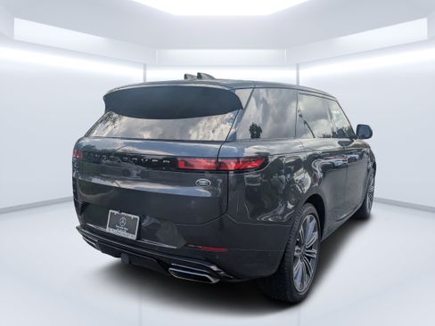 Used 2023 Land Rover Range Rover Sport SE Dynamic AWD/4WD image 3