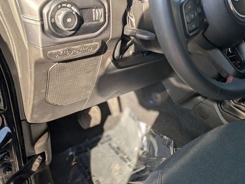 Used 2024 Jeep Wrangler Unlimited Rubicon image 17