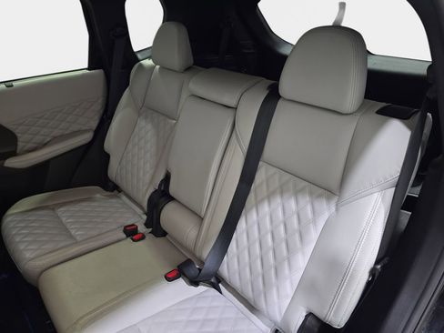 Used 2024 Mitsubishi Outlander SEL image 17