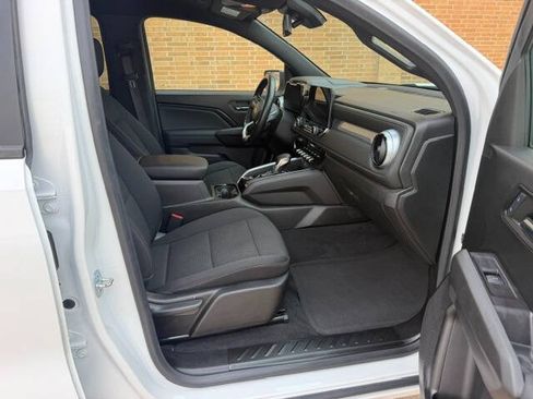 Used 2024 Chevrolet Colorado LT AWD/4WD image 15
