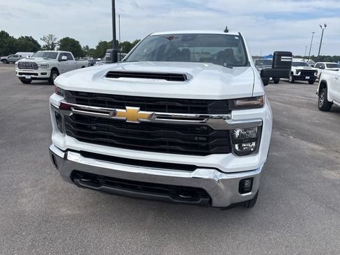 Used 2025 Chevrolet Silverado 2500 LT w/ Convenience Package AWD/4WD image 4