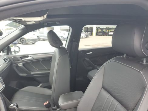 Certified 2023 Volkswagen Tiguan SE R-Line FWD image 22