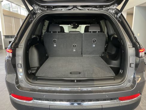 New 2025 Jeep Grand Cherokee Laredo X w/ Luxury Tech Group I RWD image 34