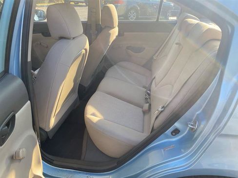 Used 2010 Hyundai Accent GLS image 10