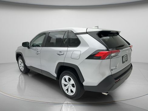Used 2025 Toyota RAV4 LE AWD/4WD image 4