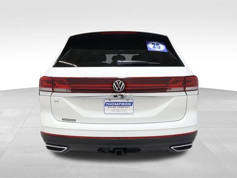 Used 2025 Volkswagen Atlas SE image 3