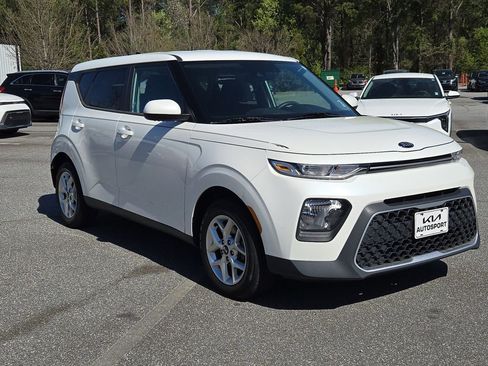 Certified 2020 Kia Soul S image 3
