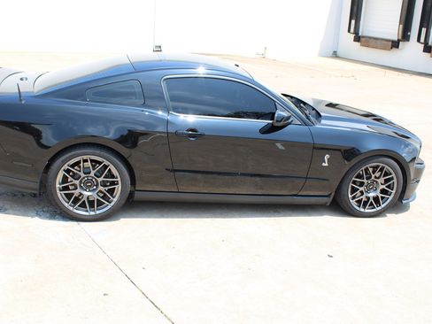 Used 2012 Ford Mustang Shelby GT500 w/ SVT Performance Pkg RWD image 31