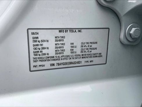 Used 2024 Tesla Model Y Long Range AWD/4WD image 18
