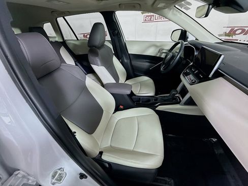 Certified 2023 Toyota Corolla Cross XLE w/ Convenience Package AWD/4WD image 32