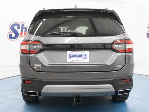Used 2023 Honda Pilot Touring image 6