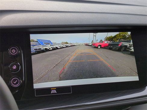 Used 2023 Buick Envision Essence image 17