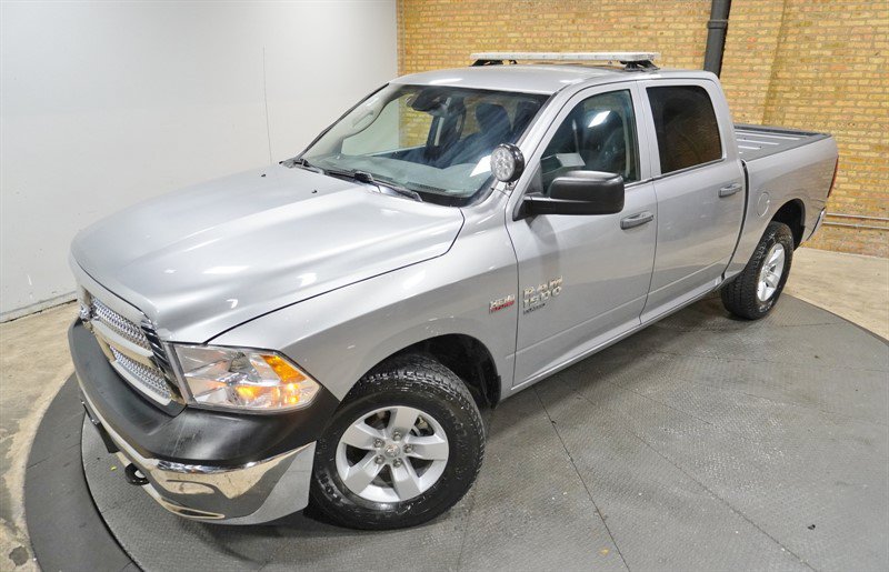 Used 2019 RAM 1500 4x4 Crew Cab Classic w/ Chrome Appearance Group image 2
