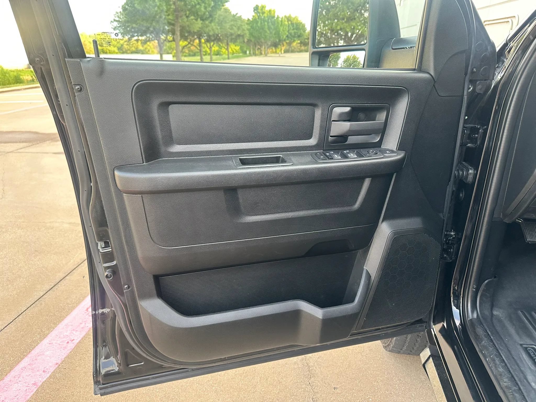 Used 2024 RAM 3500 Tradesman w/ Chrome Appearance Group AWD/4WD image 18
