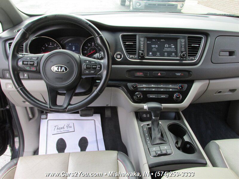 Used 2017 Kia Sedona LX w/ LX Essentials Premium Package FWD image 24