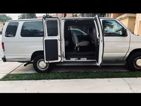 Used 2006 Ford E-350 and Econoline 350 XLT RWD image 6