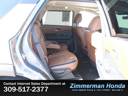 Used 2025 Nissan Pathfinder Platinum w/ Cargo Package FWD image 9