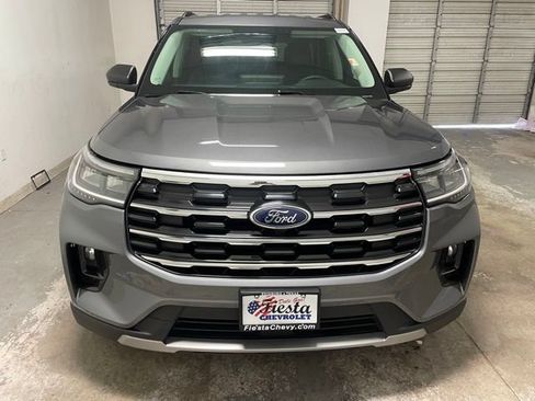 Used 2025 Ford Explorer Active w/ Active Comfort Package RWD image 2