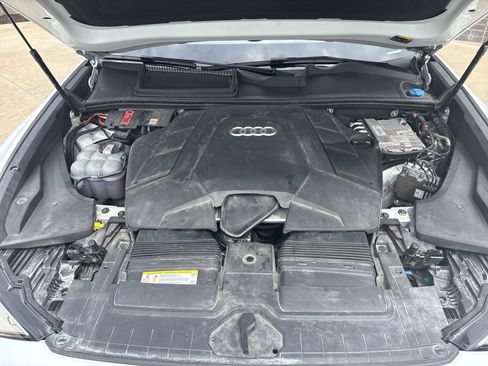Used 2019 Audi Q8 Prestige w/ Luxury Package AWD/4WD image 34