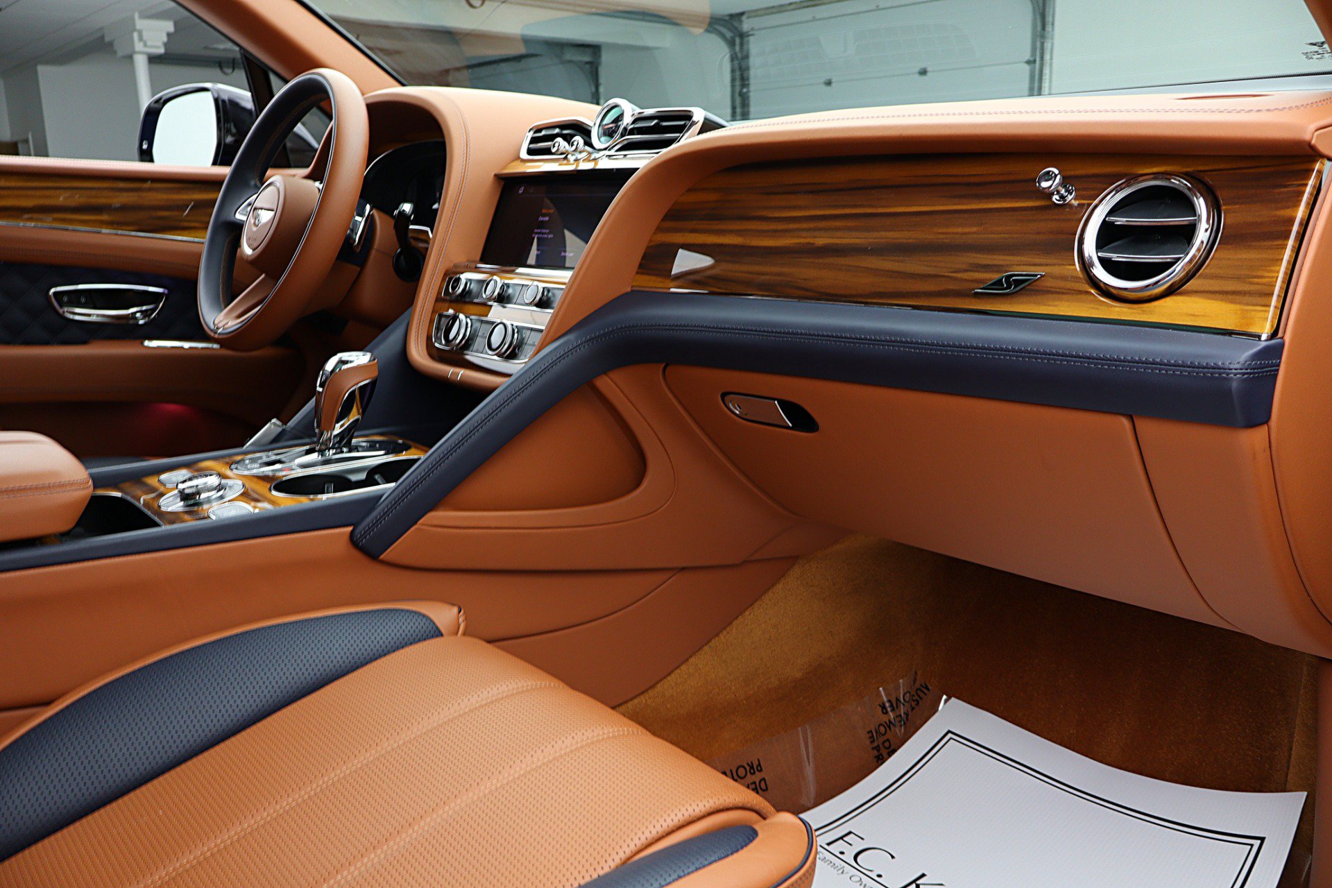 Certified 2022 Bentley Bentayga AWD/4WD image 43
