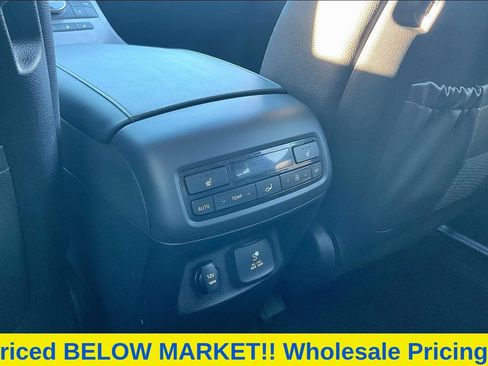 Used 2022 Hyundai Palisade SEL w/ 8P Bench Seat Package FWD image 12