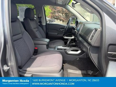 Used 2022 Nissan Frontier SV AWD/4WD image 39