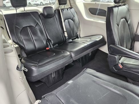 Used 2022 Chrysler Pacifica Touring-L FWD image 20