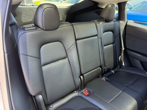 Used 2022 Tesla Model Y Performance AWD/4WD image 39