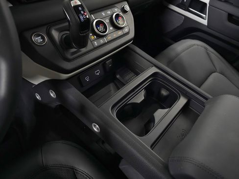 Used 2024 Land Rover Defender 110 S image 33