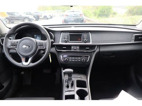Used 2017 Kia Optima LX FWD image 7