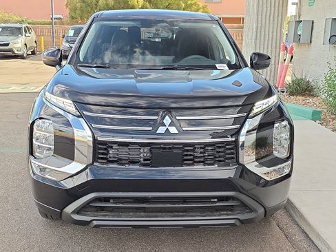 New 2026 Mitsubishi Outlander ES FWD image 2