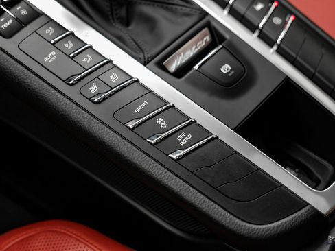 Used 2021 Porsche Macan AWD/4WD image 54