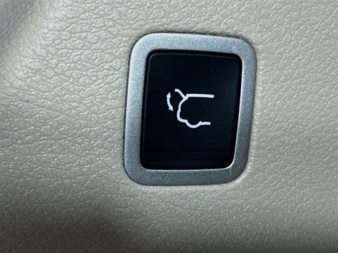 Used 2023 Chrysler Pacifica Touring-L image 34