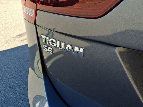 Used 2021 Volkswagen Tiguan SE R-Line image 36