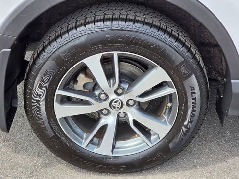 Used 2017 Toyota RAV4 XLE AWD/4WD image 12