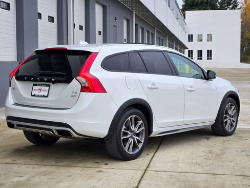 Used 2016 Volvo V60 T5 Cross Country w/ Convenience Package image 8