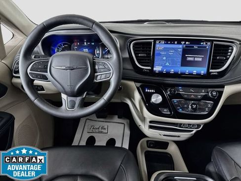 Used 2024 Chrysler Pacifica Limited FWD image 22