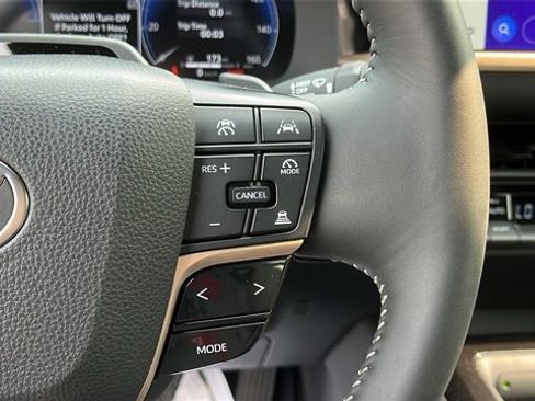 Used 2025 Toyota Crown Platinum image 13