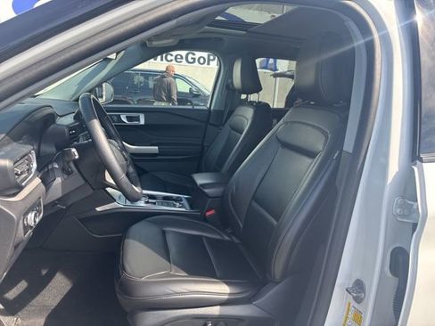 Used 2023 Ford Explorer XLT w/ Equipment Group 202A AWD/4WD image 19
