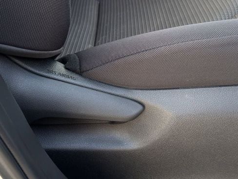 Used 2025 Toyota Highlander LE image 30