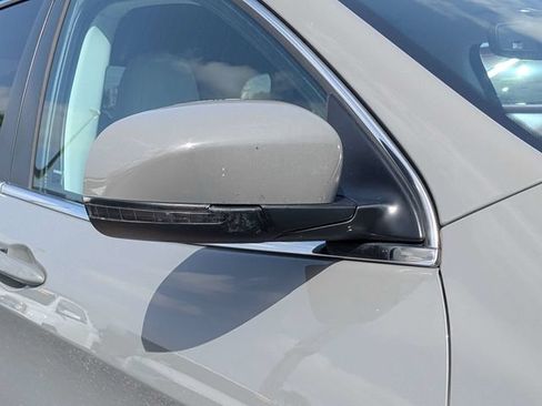 Used 2019 Jeep Cherokee Limited w/ Technology Group FWD image 11