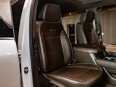 Used 2024 GMC Sierra 3500 Denali w/ Denali Reserve Package image 28