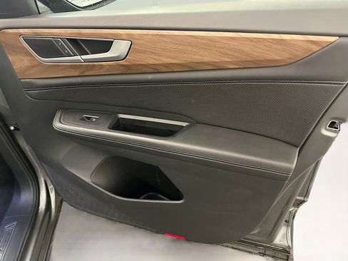 Used 2025 Volkswagen Atlas SE image 35