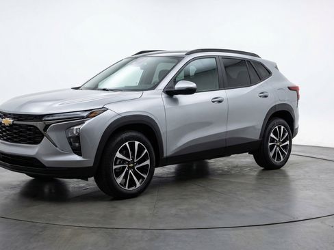 Used 2025 Chevrolet TrailBlazer LT image 3