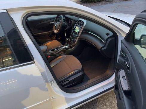 Used 2015 Chevrolet Malibu LT image 11